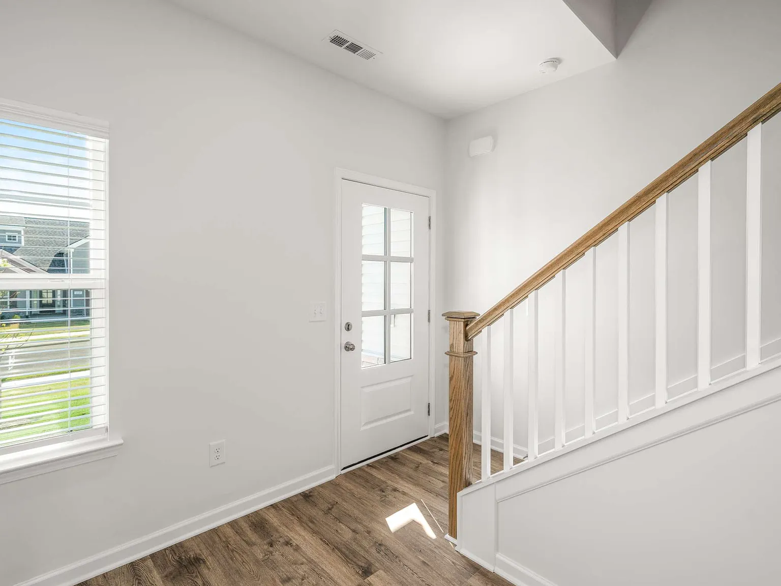 4 bed, 1824 sqft, $2,300 — Photo 4
