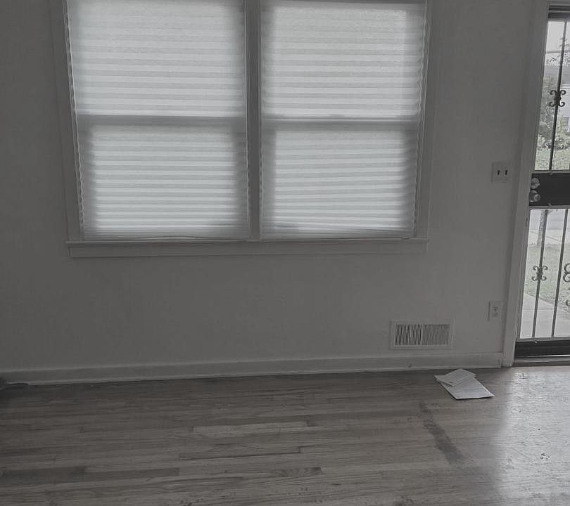 2nd image of 2762 Iverson