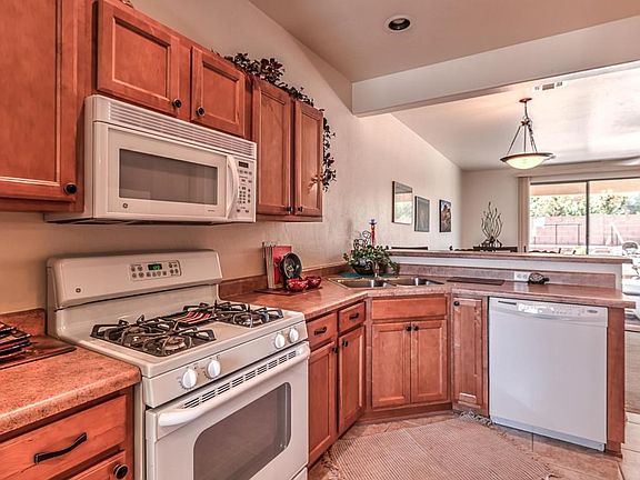 3rd image of 678 W Woodfield Ct