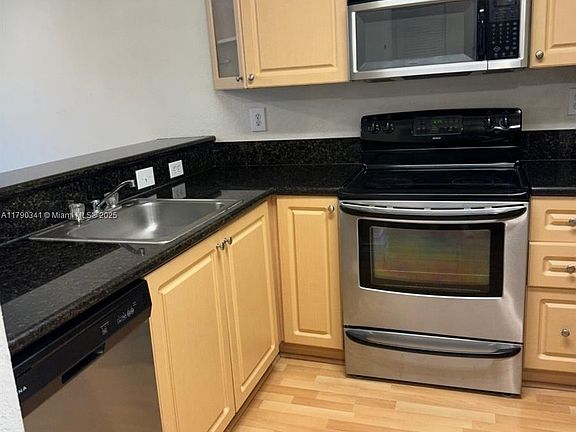 5th image of 9935 Nob Hill Ln #9935