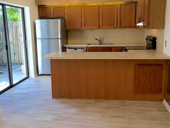 2nd image of 405 E Waverly Pl