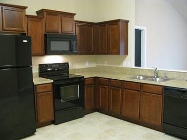 Lots of cabinet space. Complete Kitchen appliance pkg included