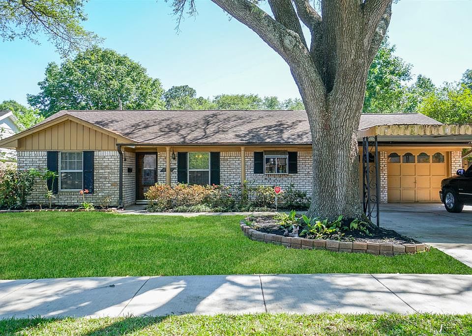 1st image of 10943 Shadow Wood Dr