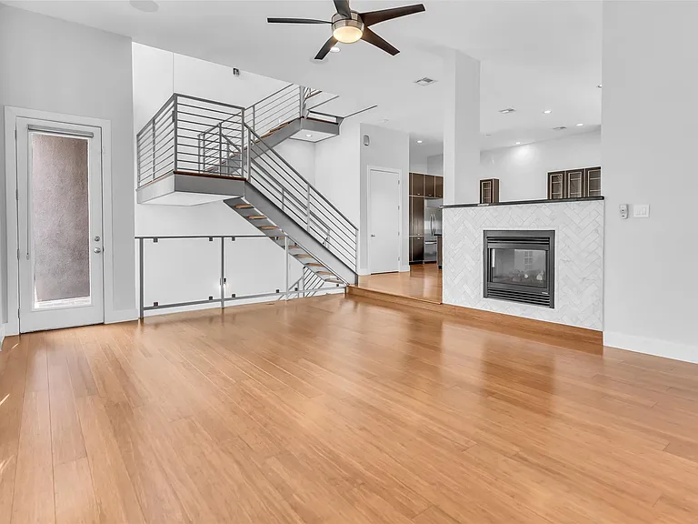 1802 Hickory St — Photo 16