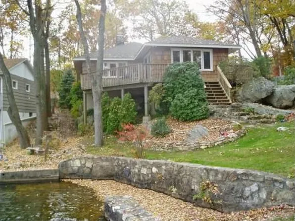 4 Cox Ln, Andover, NJ 07821