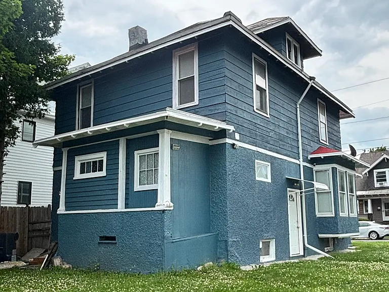 1934 Butterfield Ave — Photo 2