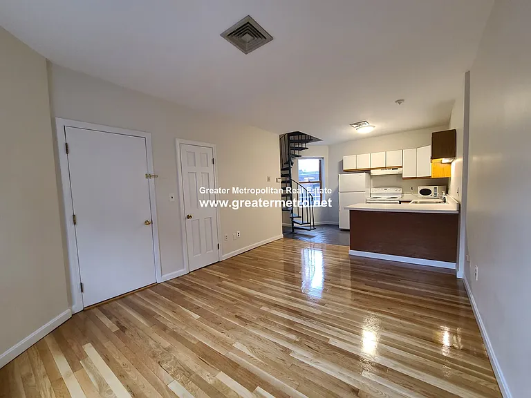 30 Clark St #4 — Photo 3