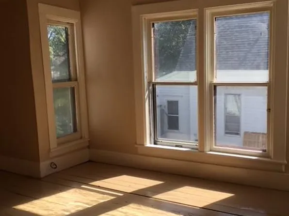 308 N Rowe St APT 4, Ludington, MI 49431