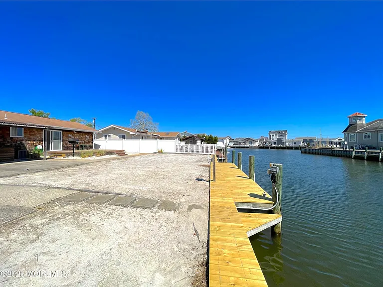1813 Capstan Dr — Photo 4