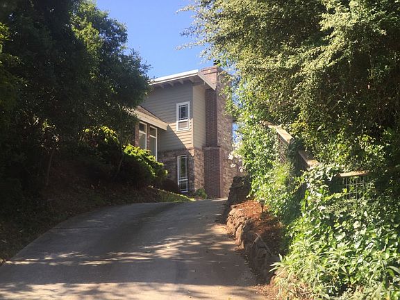 3rd image of 674 Club House Dr