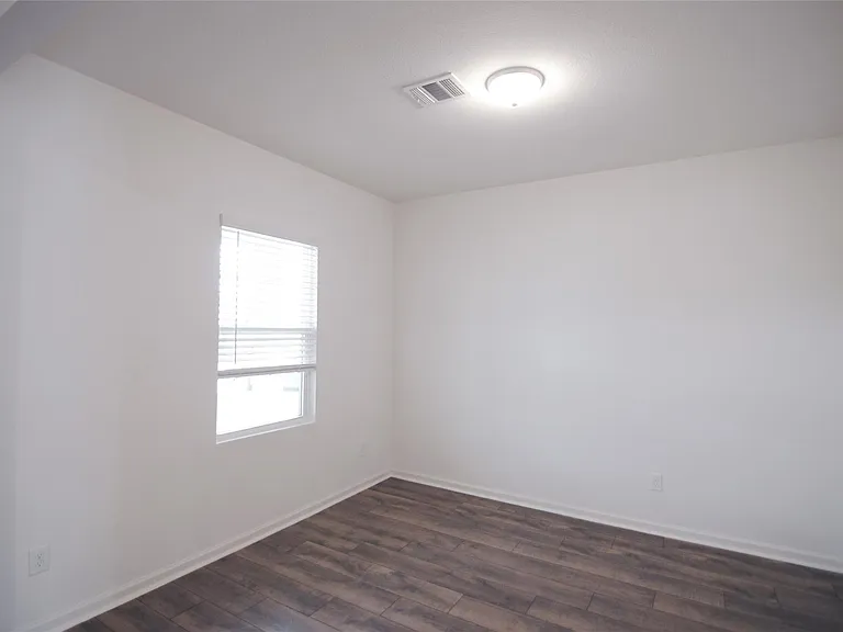 1052 Water Oak Ln — Photo 3