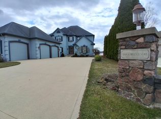 1906 N Bay Dr, Warsaw, IN 46580