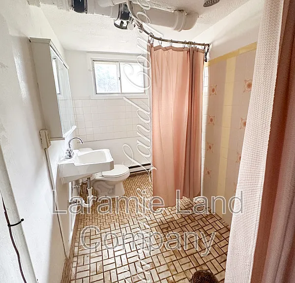 817 E University Ave — Photo 7