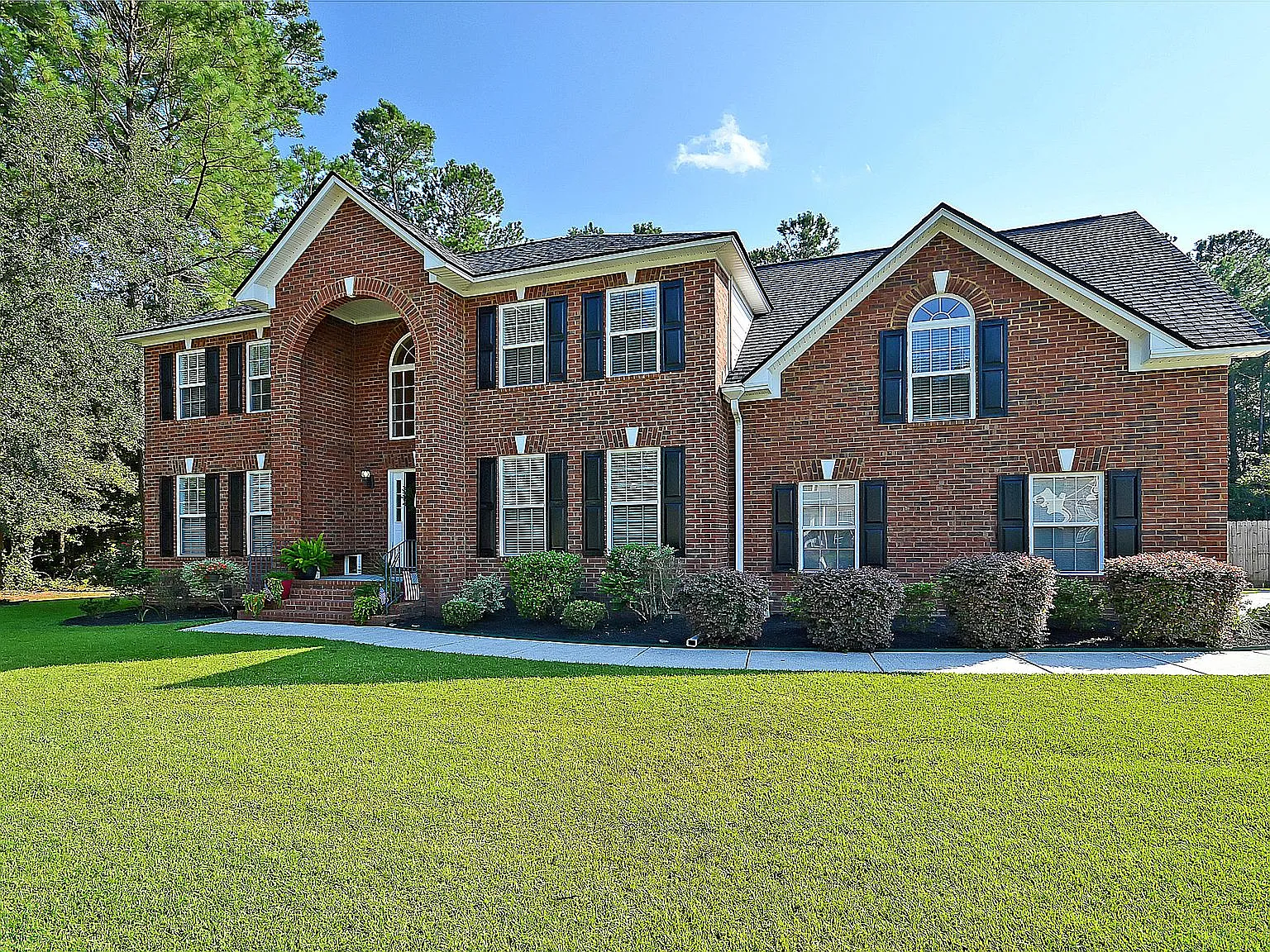 5 bed, 3231 sqft, $5,300 — Photo 1