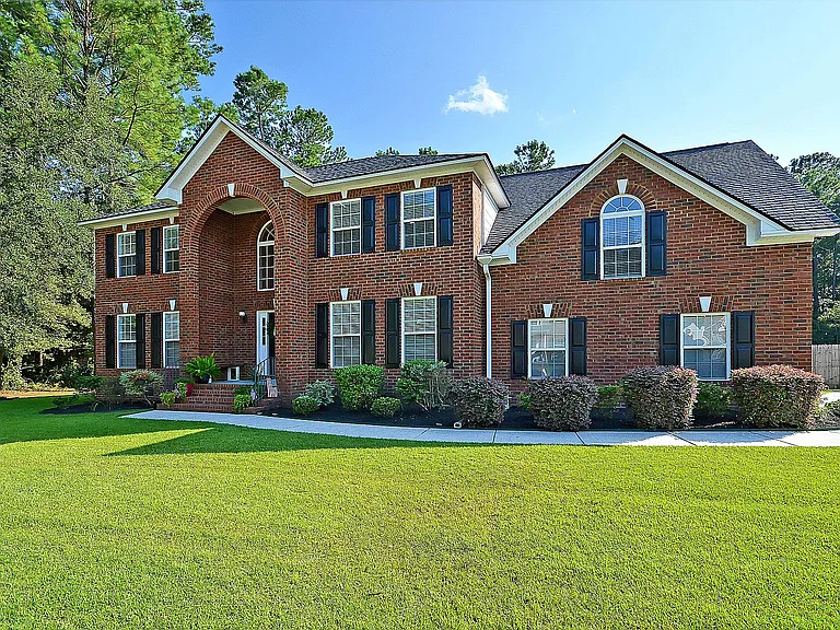 8760 Alexandria Dr — Photo 1