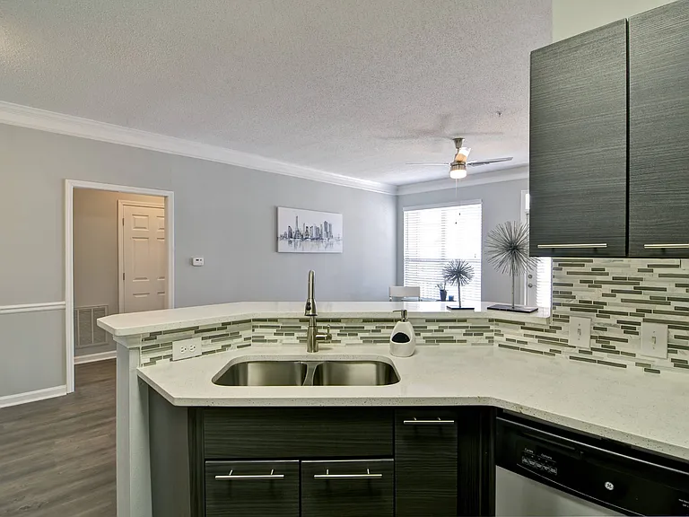 Park Creek Apartments — Photo 36