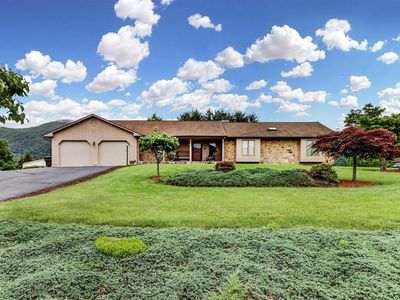 4621 Red Barn Ln, Roanoke, VA, 24012