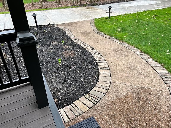 3rd image of 19 Woodland Dr