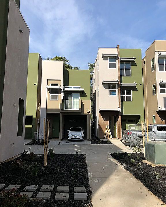 1st image of 404 Midstream Ln