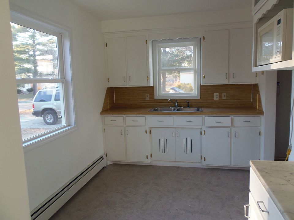 2nd image of 813 Oakwood Dr