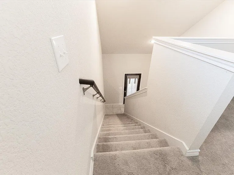 7403 Albany Dr — Photo 14