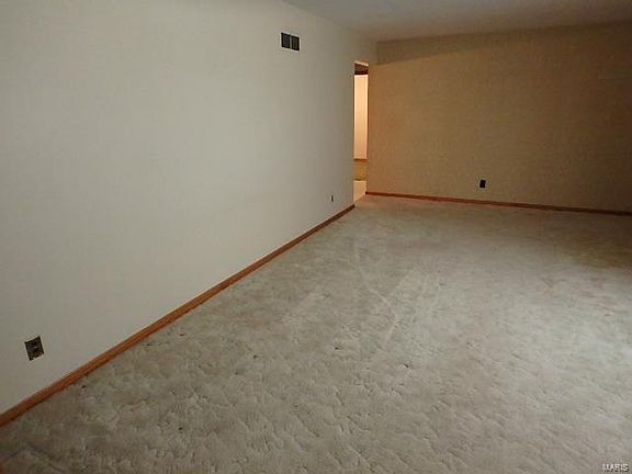 3rd image of 9935 Northampton Dr