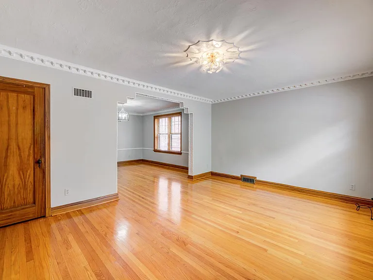 7339 Delmar Blvd — Photo 2