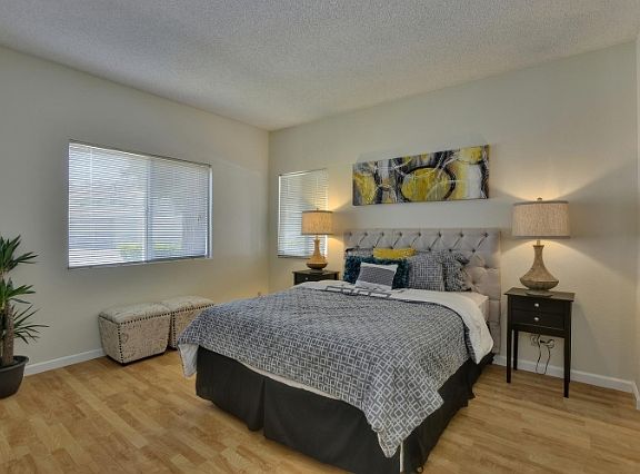 4th image of 1546 Thornleaf Way