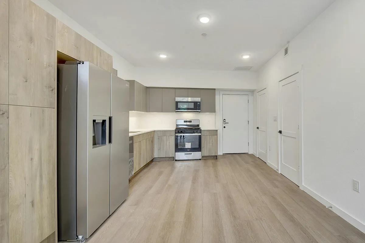 Building Photo - 1142 Gunter St #203