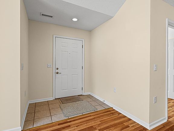 3rd image of 237 Salisbury Cir