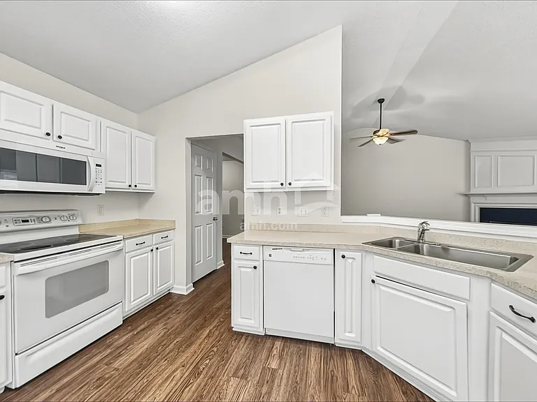 109 Karsten Creek Dr — Photo 3