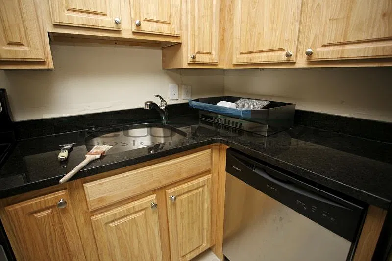 3 bed, 900 sqft, $4,600 — Photo 3