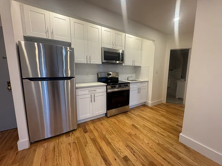 1052 Willoughby Ave #2B — Photo 6