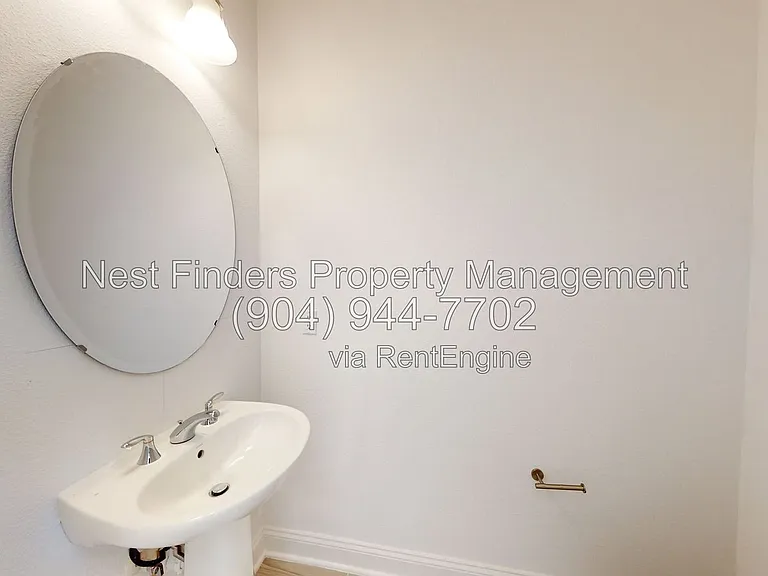 111 Carousel Dr — Photo 4