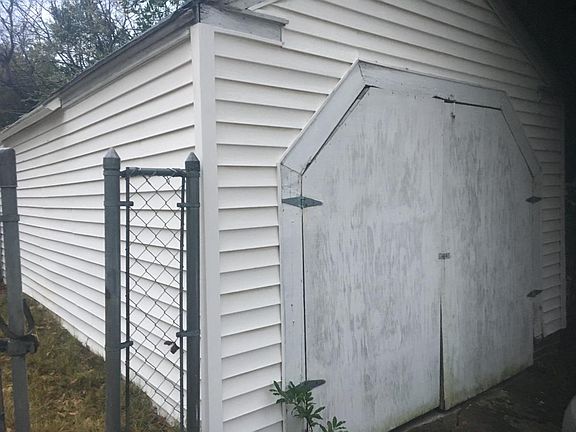 detached storage/garage