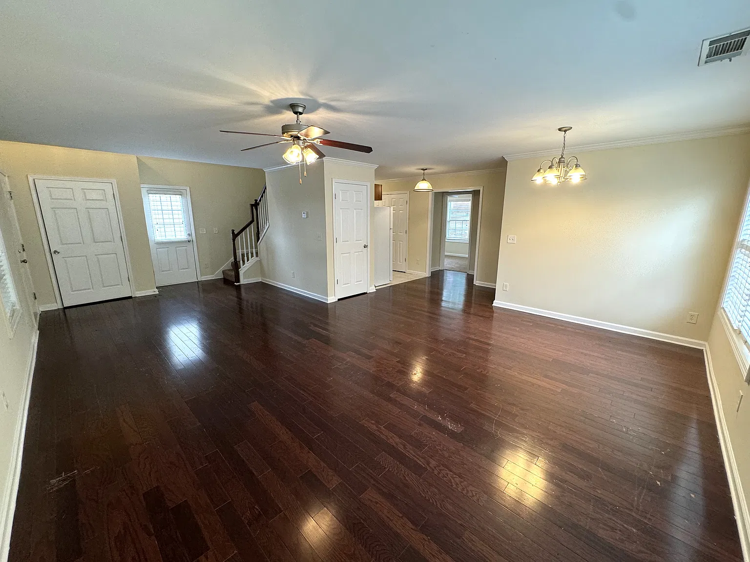 5 bed, 1981 sqft, $2,875 — Photo 3