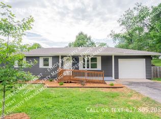 805 S 7th Ave, Ozark, MO 65721