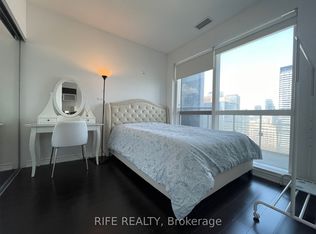 386 Yonge St #3216, Toronto, ON M5B 0A5