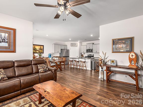 4th image of 75 Dandelion Rd