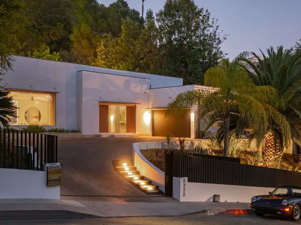 9229 Robin Dr, Los Angeles, CA 90069