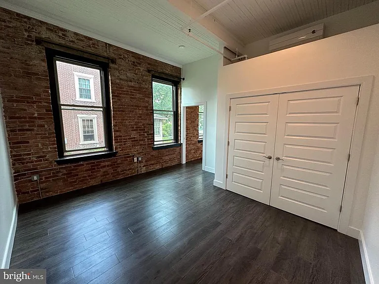 820 W Market St #2B — Photo 9