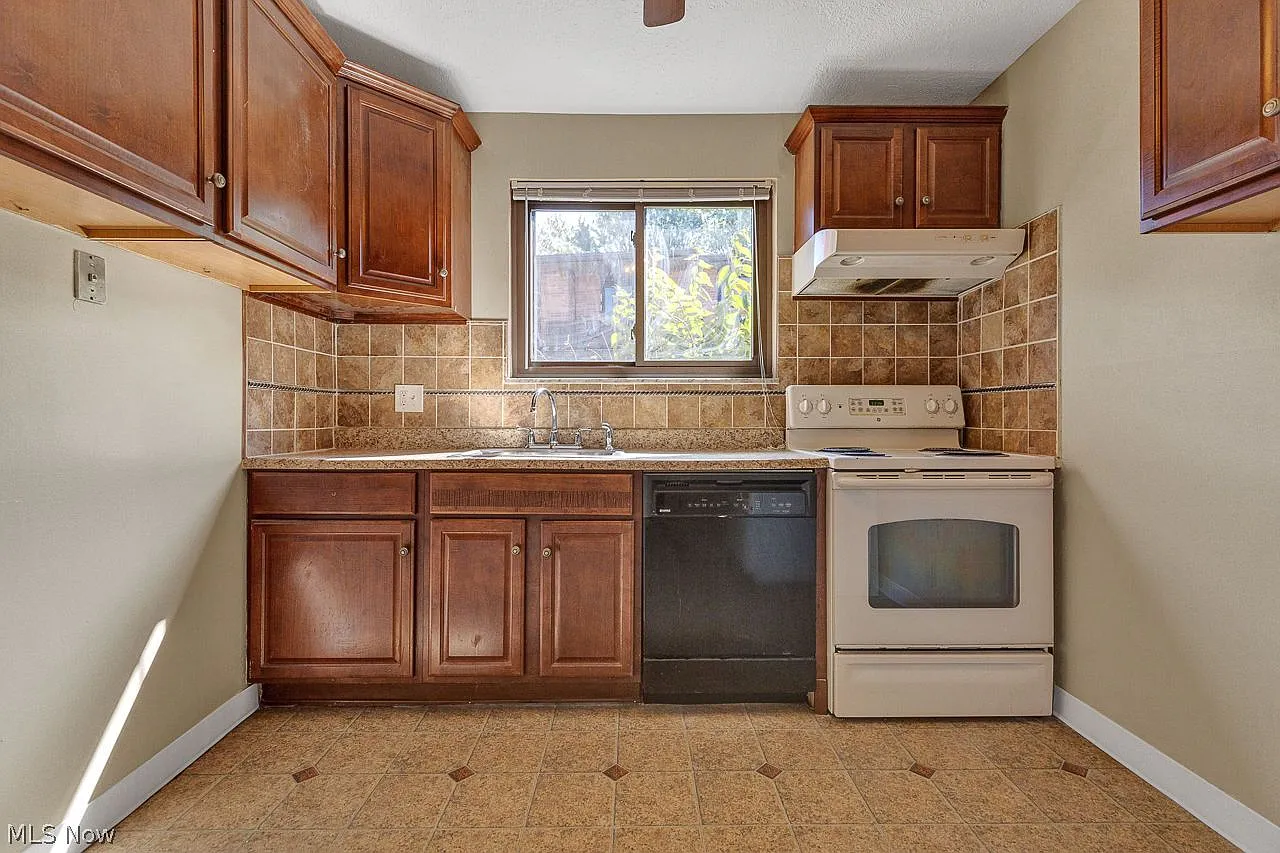 3 bed, 1.0 bath, 1063 sqft, $1,500 — Photo 4