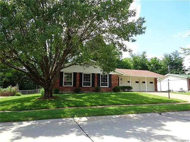 4815 Langtree Dr photo 1