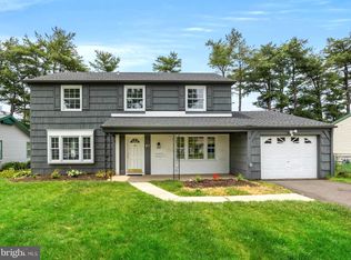 87 Shawmont Ln, Willingboro, NJ 08046