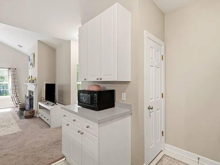 407 S Elgin Ct — Photo 11