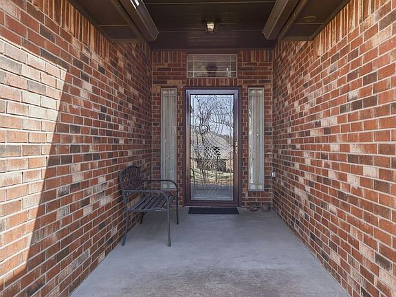 2nd image of 7112 Ridge Manor Ln