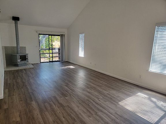 4th image of 3102 Garden Cir
