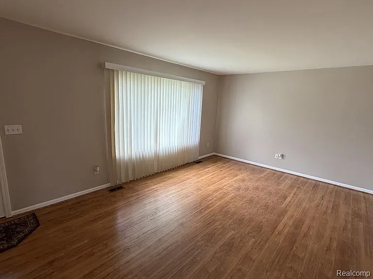 8303 Lenore St — Photo 6