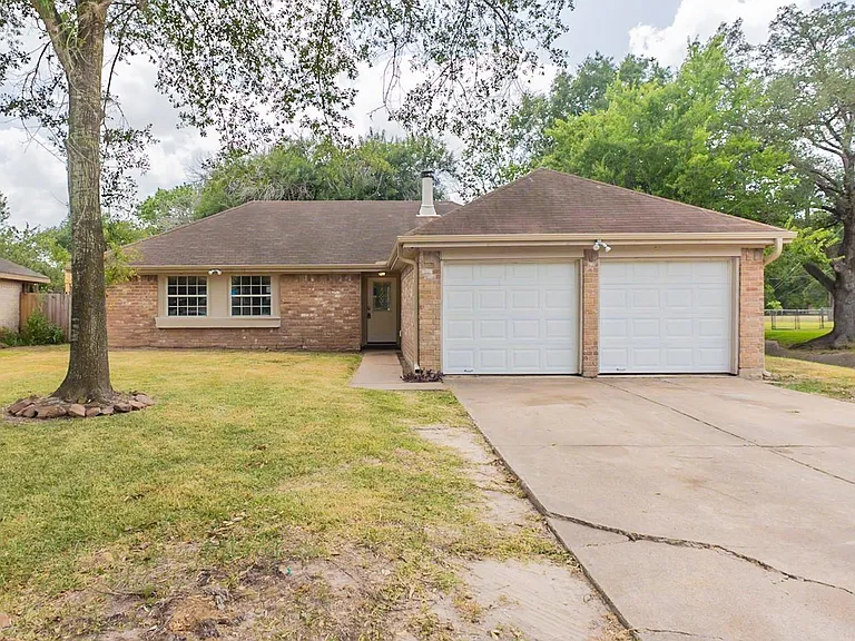 2721 Carson Dr — Photo 1