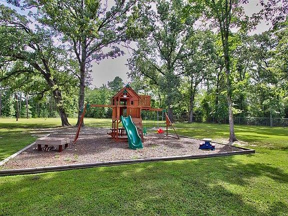 3rd image of 321 Oak Crest Dr
